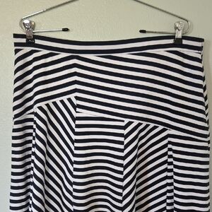 Relativity | Black And White Striped Midi Skirt Size Large